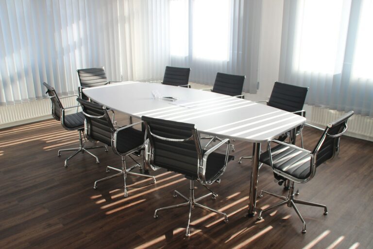 Vom langweiligen Konferenzraum zur inspirierenden Besprechungsoase – So gestaltest du deinen Arbeitsplatz neu!