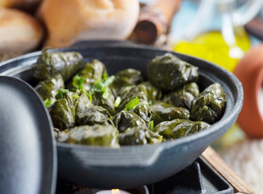 kymata modern griechisches restaurant münchen - Delicious stuffed grape leaves served in a ceramic d