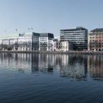 tortue hamburg - Tranquil view of Hamburg's architectural skyline reflecting on the calm waters of B