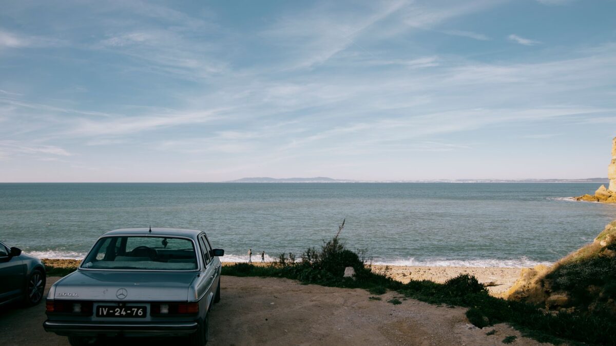 KĂĽstenstrasse am Mittelmeer mit Auto
