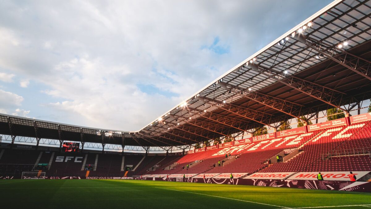 Fussballstadion in Genf bei einem Spiel des Servette FC