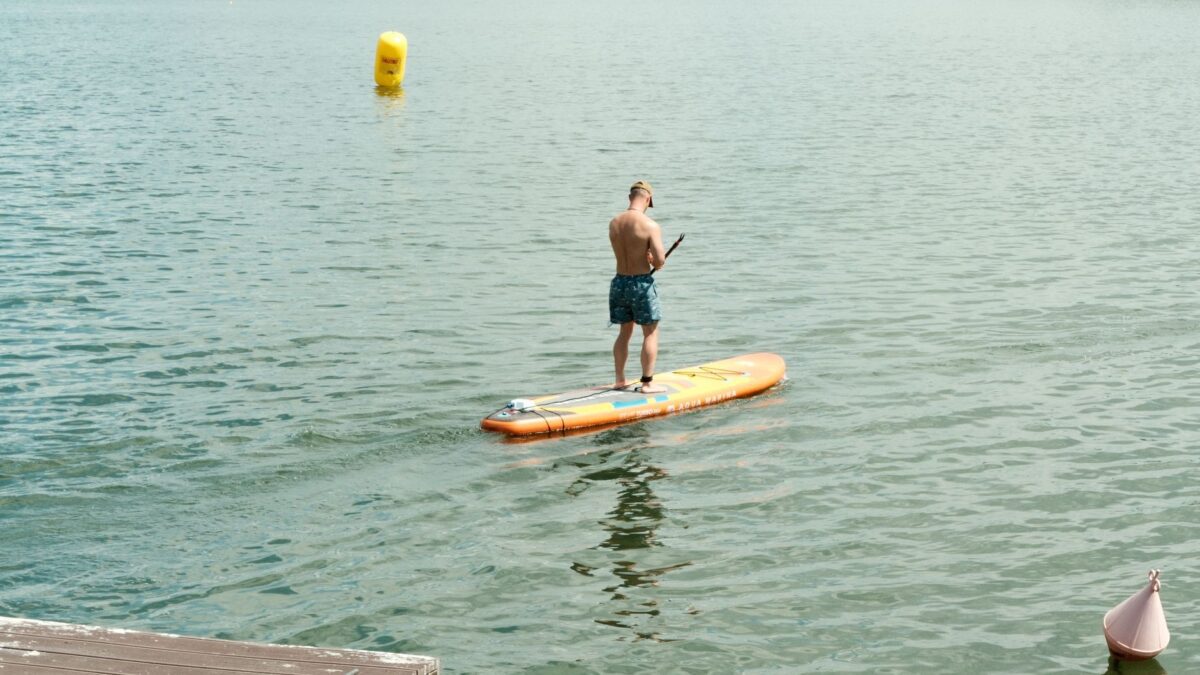 Stand-Up-Paddling Schweiz: Der Einsteiger-Guide für Seen