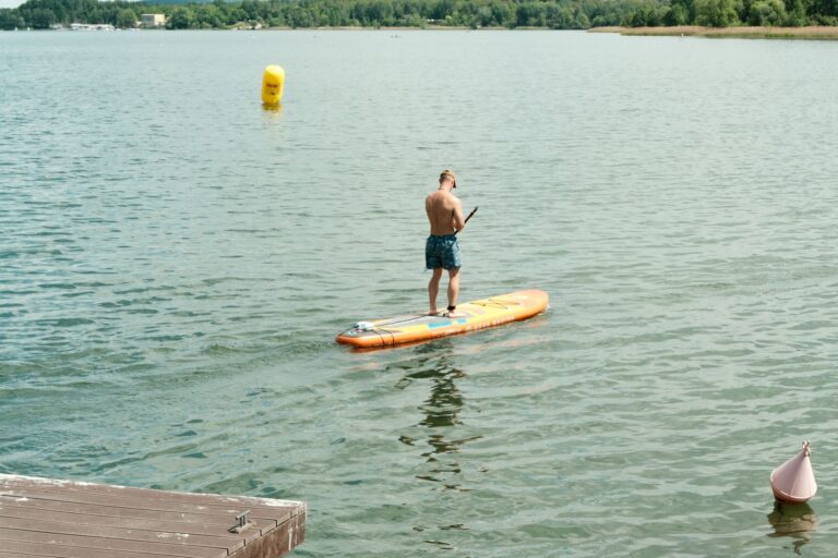 Stand-Up-Paddling Schweiz: Der Einsteiger-Guide für Seen